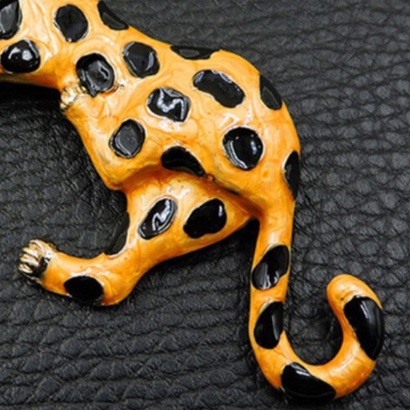 Spotted Yellow and Black Panther Golden Yellow & Black Spots Brooch Pin … - Picture 8 of 8